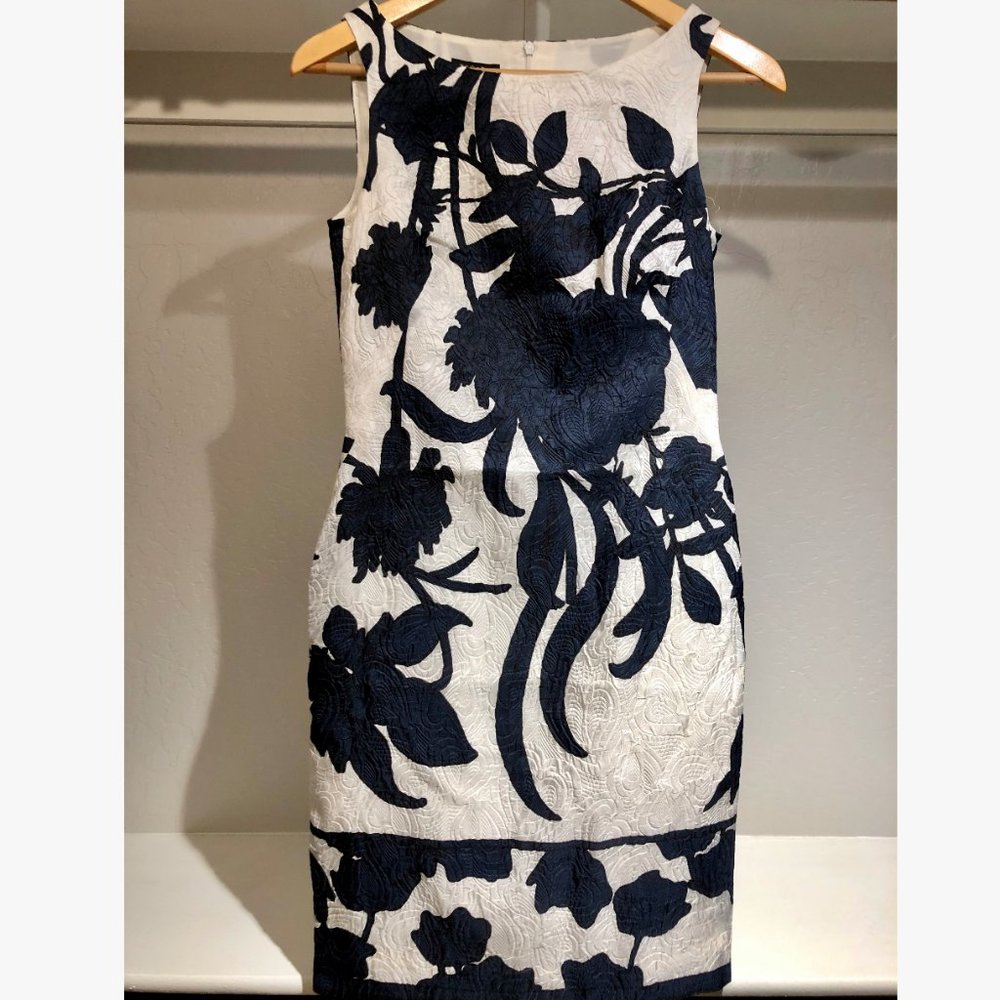 Escada Silk Textured Sheath Dress, size 32, XS